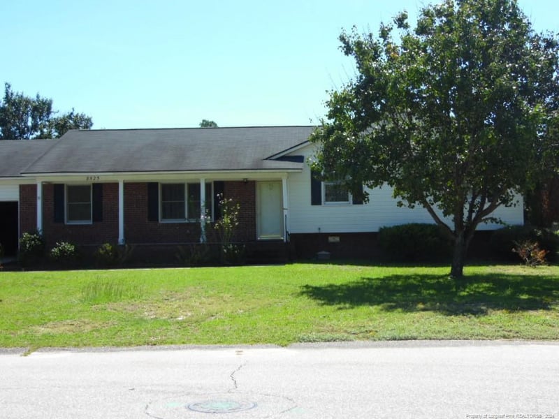 8525 Cartman Dr, Fayetteville, NC 28314