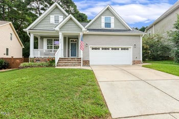 853 Bluffcreek Dr, Fuquay Varina, NC 27526