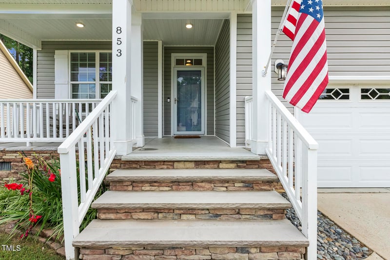853 Bluffcreek Dr, Fuquay Varina, NC 27526
