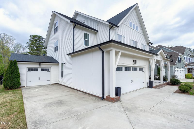 853 Rambling Oaks Ln, Holly Springs, NC 27540