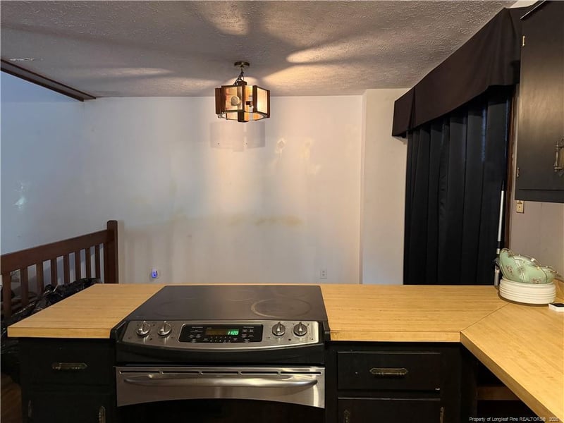 858 Danish Dr, Fayetteville, NC 28303