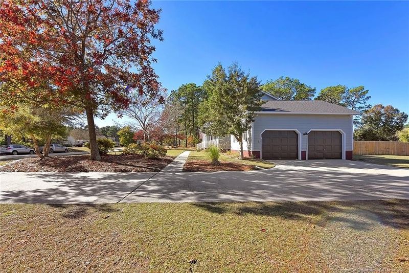 858 Foxcroft Dr, Fayetteville, NC 28311