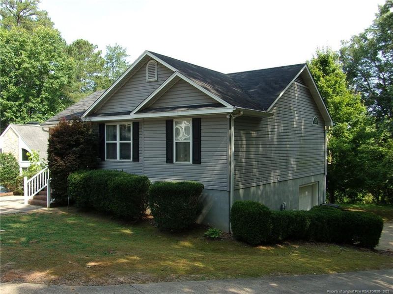 860 Eagles Nest Dr, Sanford, NC 27332
