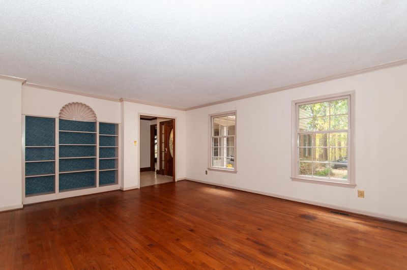 8600 Caswell Ct, Raleigh, NC 27613