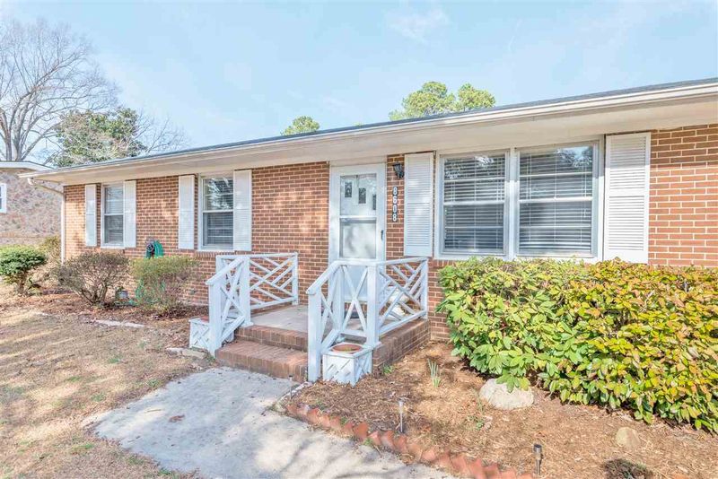 8608 Stonegate Dr, Raleigh, NC 27615