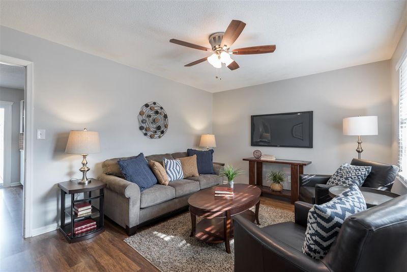 8608 Stonegate Dr, Raleigh, NC 27615