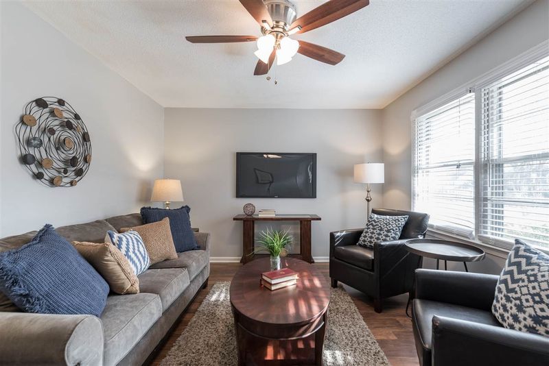 8608 Stonegate Dr, Raleigh, NC 27615