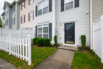 8610 Neuse Landing Ln, Raleigh, NC 27616