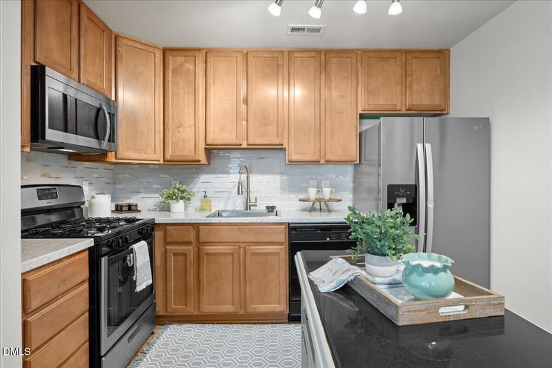 8610 Neuse Landing Ln, Raleigh, NC 27616
