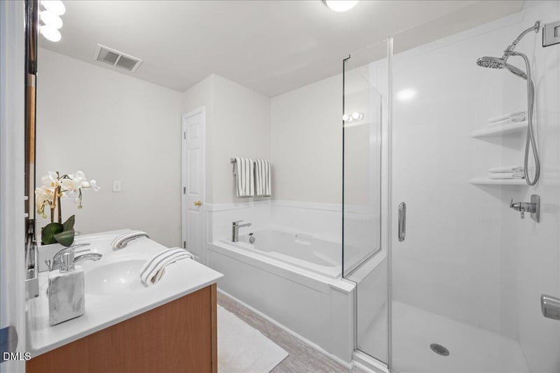 8610 Neuse Landing Ln, Raleigh, NC 27616