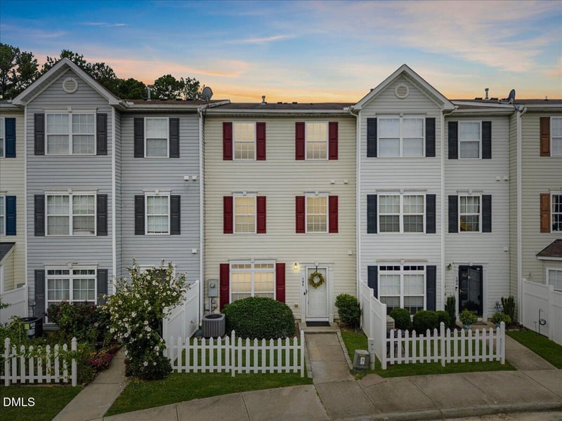 8610 Neuse Landing Ln, Raleigh, NC 27616