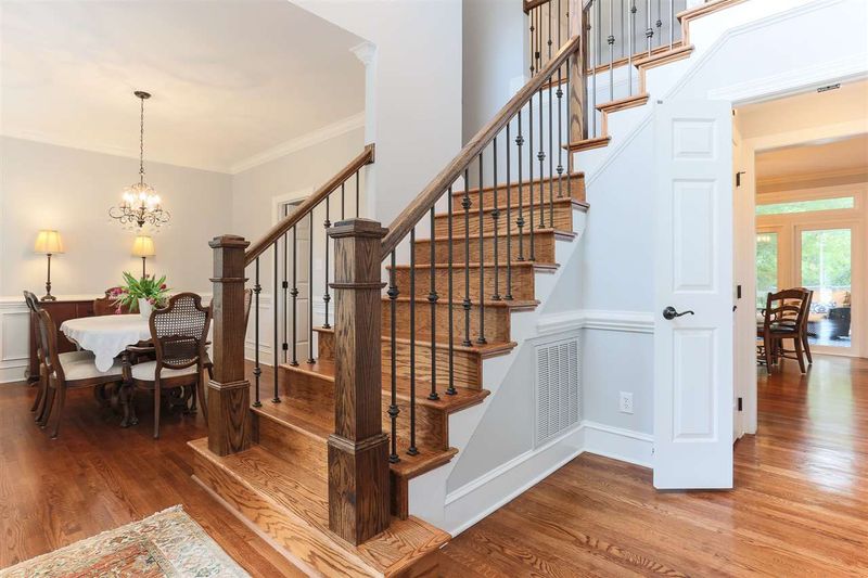 8613 Davishire Dr, Raleigh, NC 27615