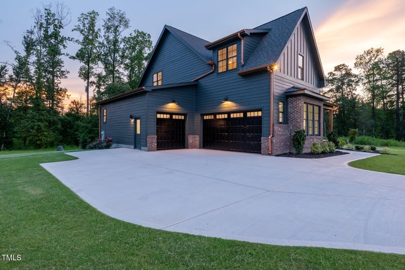 8620 Dukes Lake Rd, Zebulon, NC 27597