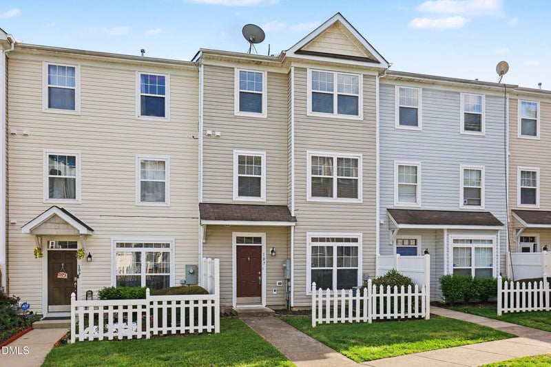 8620 Neuse Club Ln #107, Raleigh, NC 27616