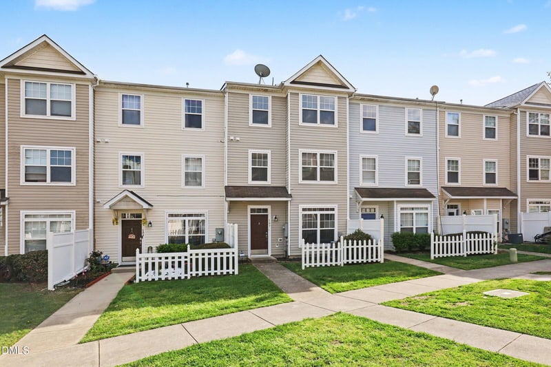 8620 Neuse Club Ln #107, Raleigh, NC 27616