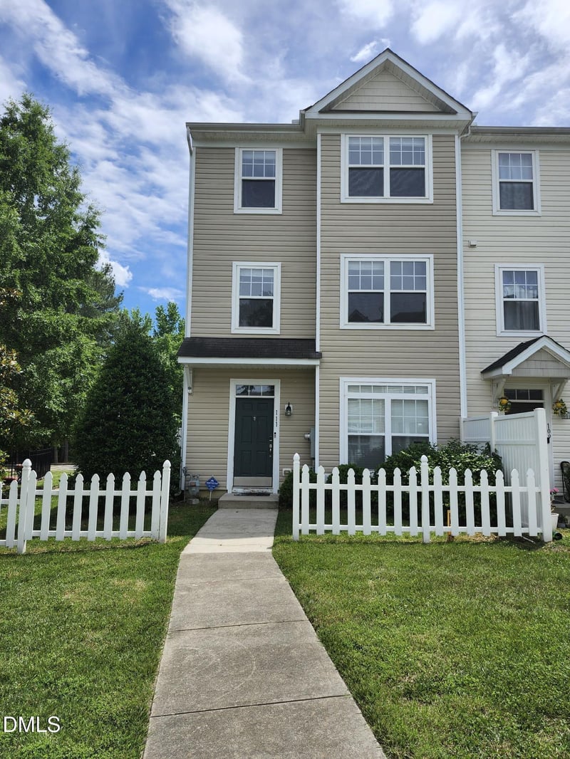 8620 Neuse Club Ln #111, Raleigh, NC 27616