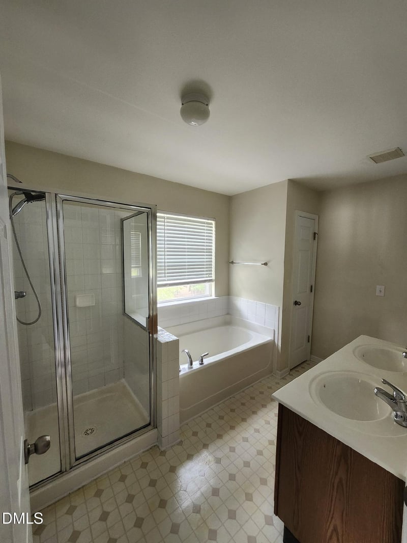 8620 Neuse Club Ln #111, Raleigh, NC 27616