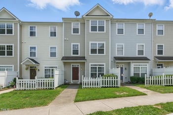 8620 Neuse Club Ln, Raleigh, NC 27616