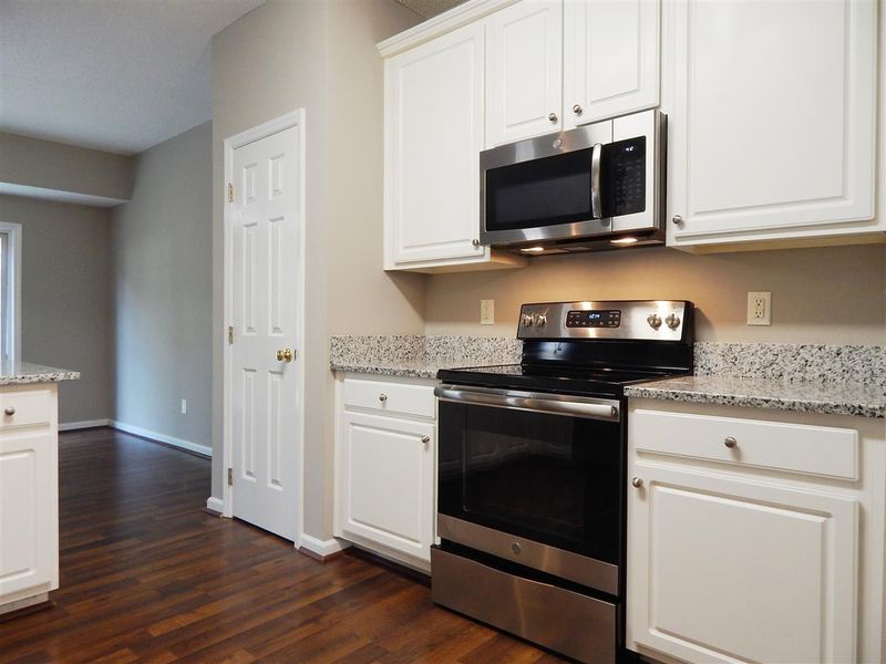 8620 Neuse Hunter Dr, Raleigh, NC 27616