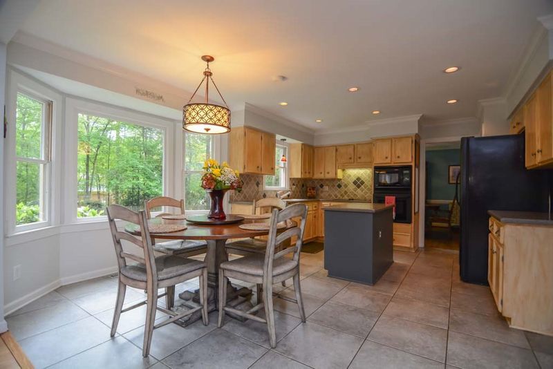 8620 Seagate Dr, Raleigh, NC 27615