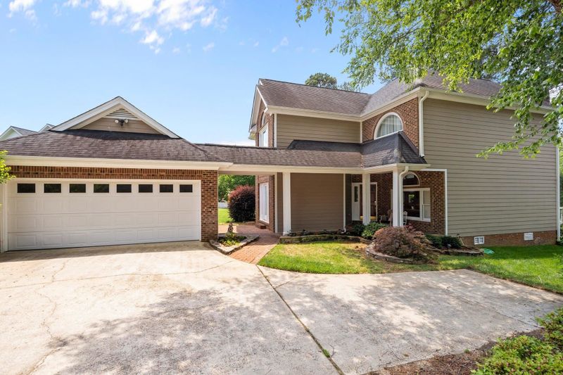 8621 Gleneagles Dr, Raleigh, NC 27613