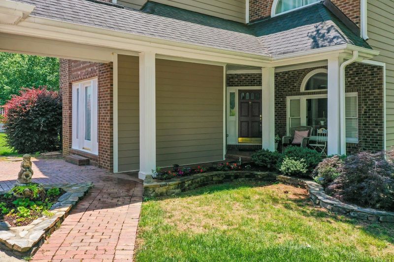 8621 Gleneagles Dr, Raleigh, NC 27613