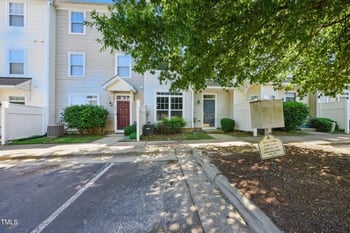 8621 Neuse Club Ln, Raleigh, NC 27616