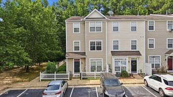 8621 Neuse Club Ln, Raleigh, NC 27616