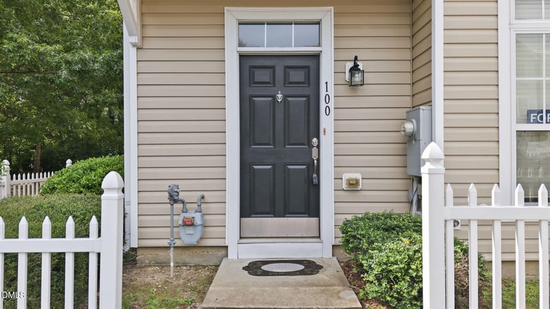 8621 Neuse Club Ln, Raleigh, NC 27616