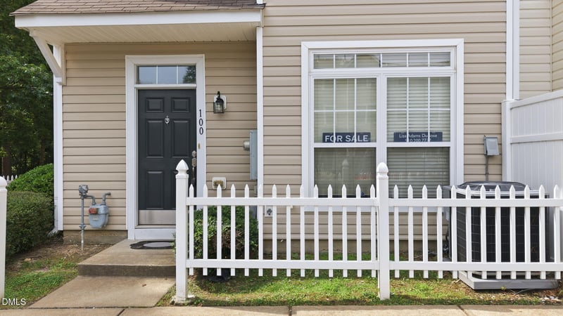 8621 Neuse Club Ln, Raleigh, NC 27616