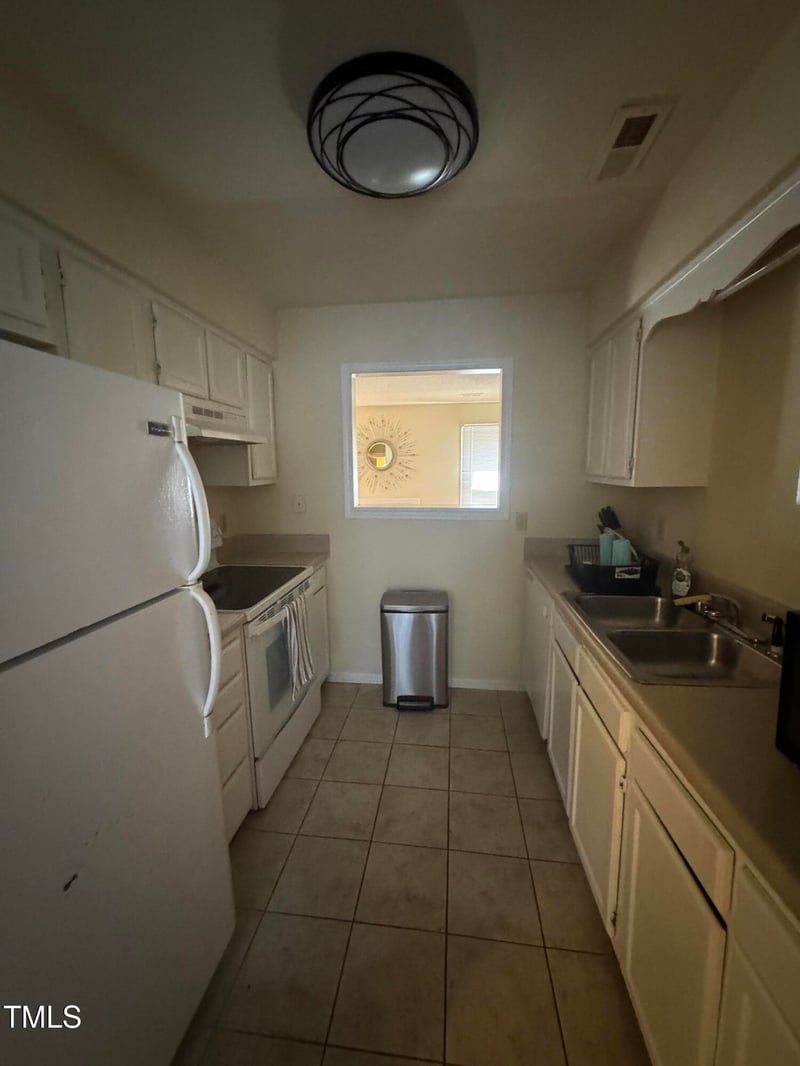 863 Dalewood Dr, Raleigh, NC 27610