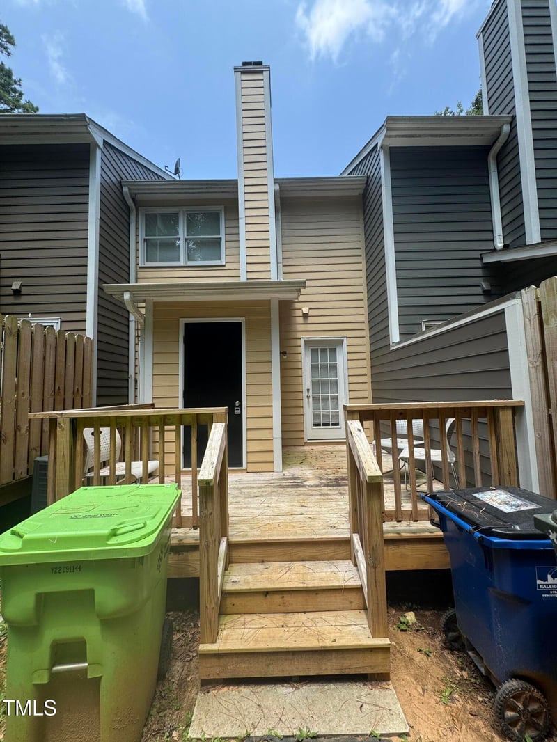 863 Dalewood Dr, Raleigh, NC 27610