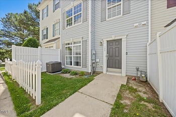 8630 Neuse Ldg, Raleigh, NC 27616