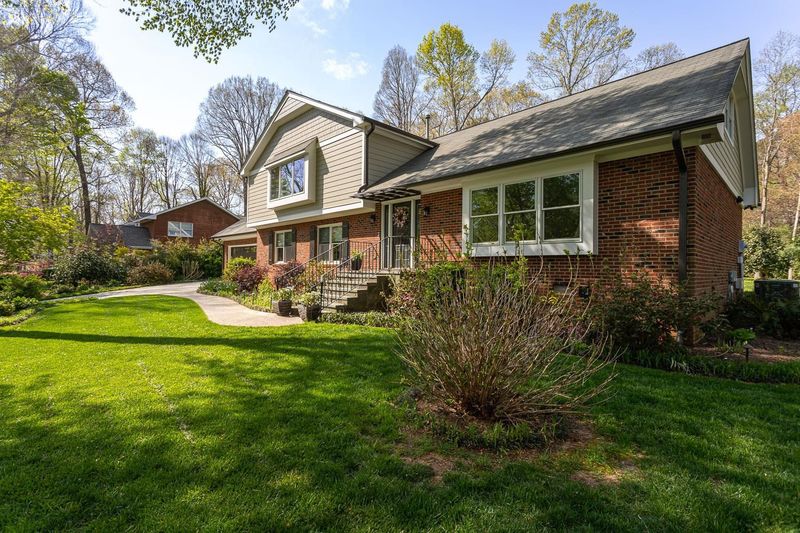 8637 Valley Brook Dr, Raleigh, NC 27613
