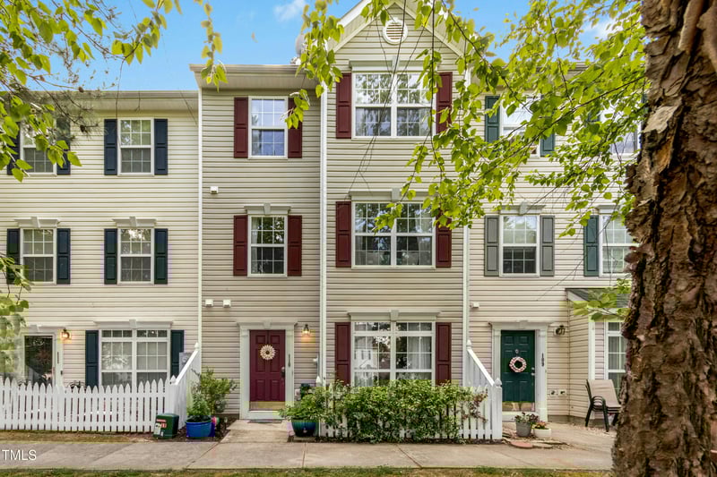 8640 Neuse Landing Ln, Raleigh, NC 27616