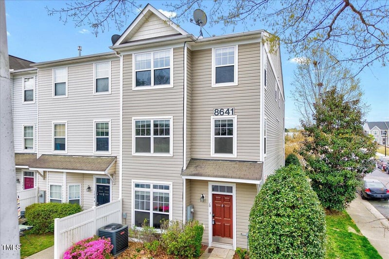 8641 Neuse Club Ln #110, Raleigh, NC 27616