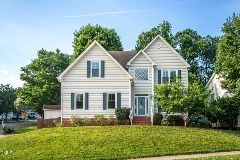 8701 Erinsbrook Dr, Raleigh, NC 27617