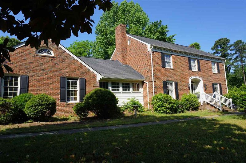 8701 Stonegate Dr, Raleigh, NC 27615