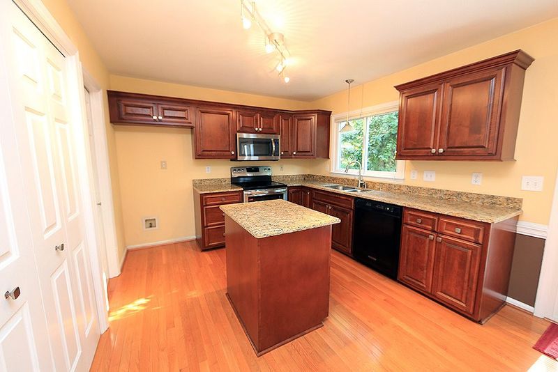 8704 Attingham Dr, Raleigh, NC 27615
