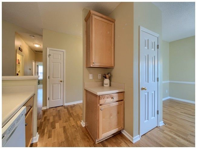 8704 Neuse Village Ct, Raleigh, NC 27616