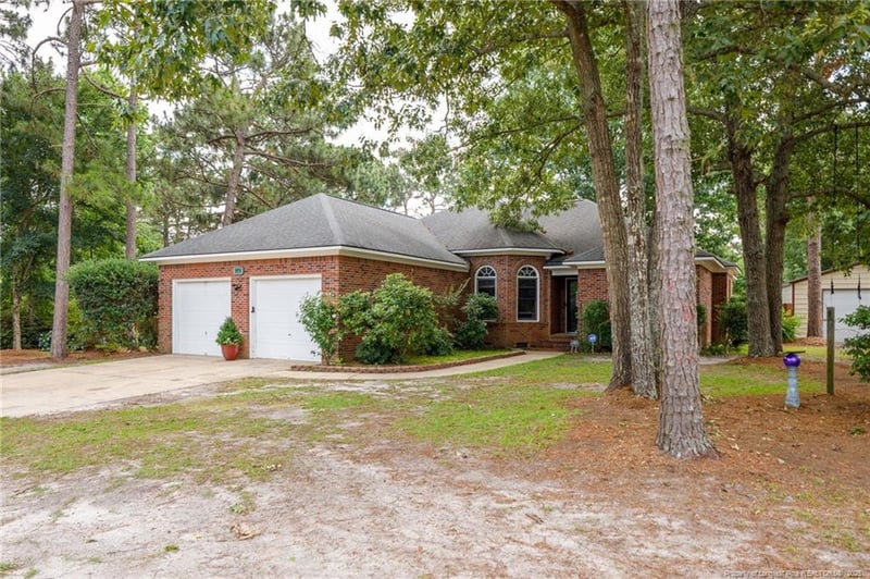 871 Doerun Dr, Fayetteville, NC 28311