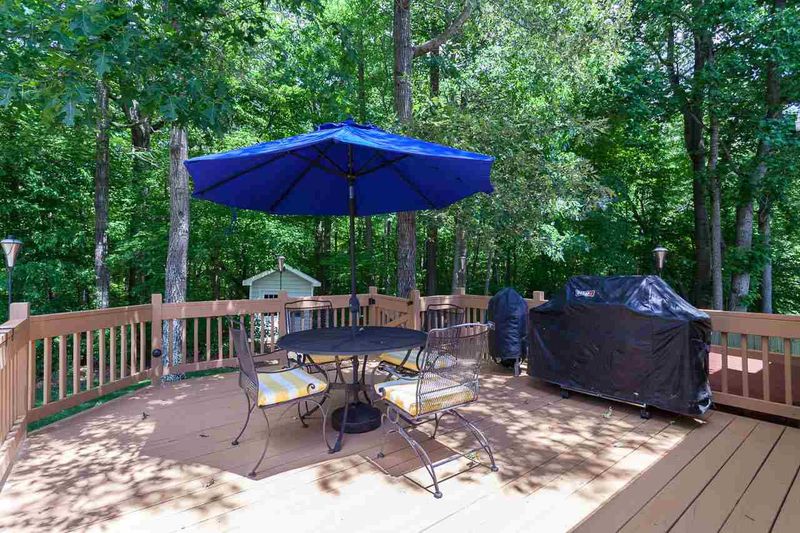 8712 Erinsbrook Dr, Raleigh, NC 27617