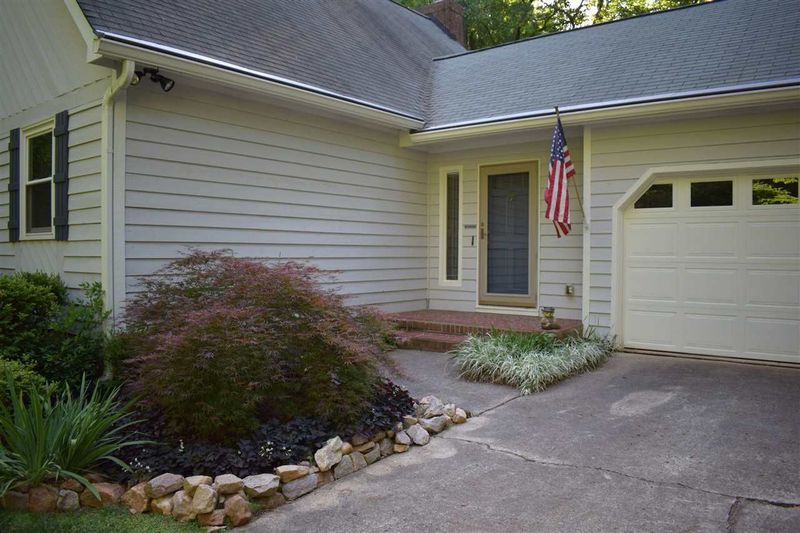 8713 Mansfield Dr, Raleigh, NC 27613