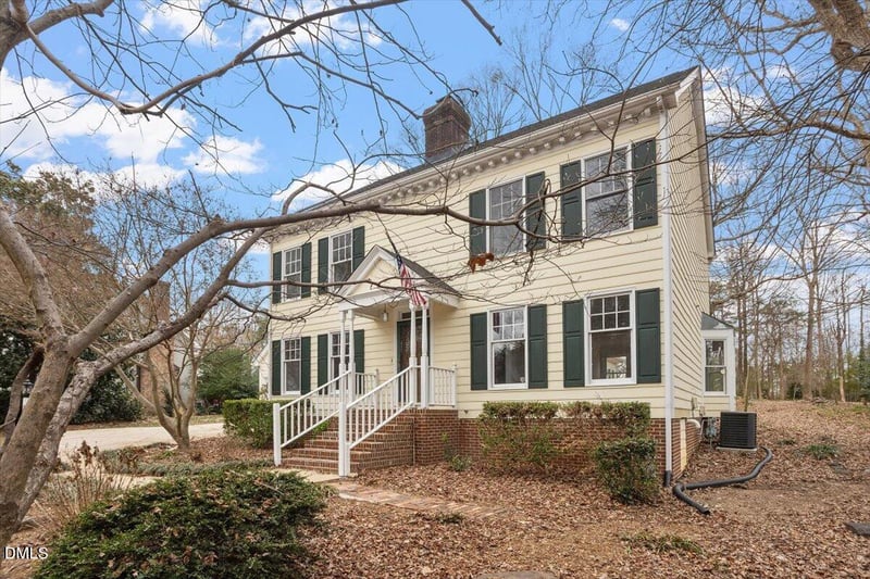 8713 Stonegate Dr, Raleigh, NC 27615