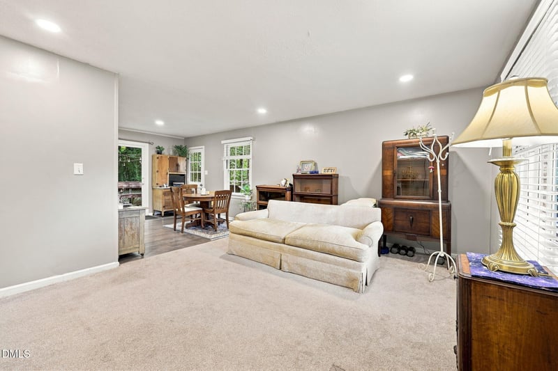 8718 Rollingwood Rd, Chapel Hill, NC 27516