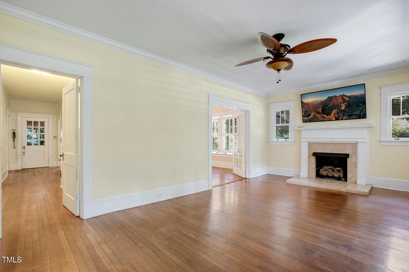 8721 Chapel Hill Rd, Cary, NC 27513