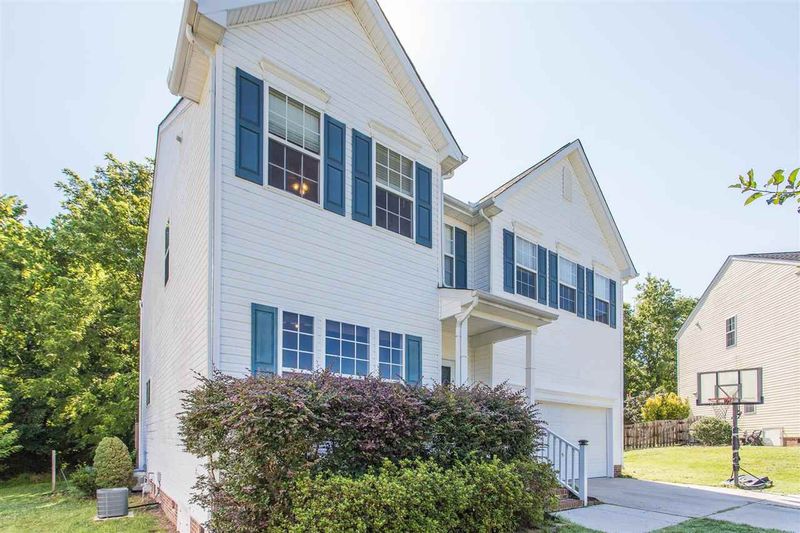 8724 Poteat Dr, Wake Forest, NC 27587