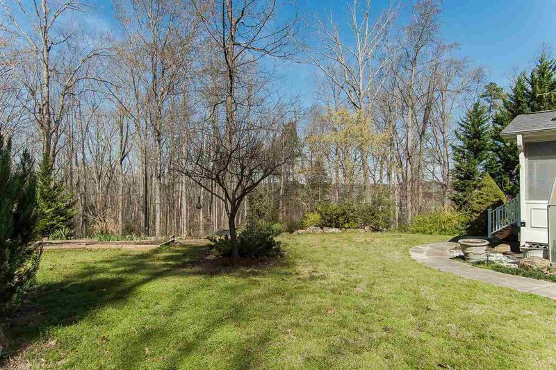 8725 Drew Ln, Chapel Hill, NC 27516