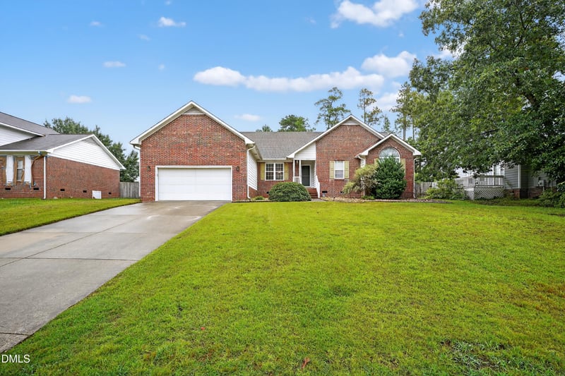 8736 Grouse Run Ln, Fayetteville, NC 28314