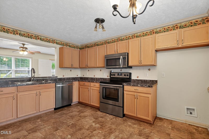 8736 Grouse Run Ln, Fayetteville, NC 28314